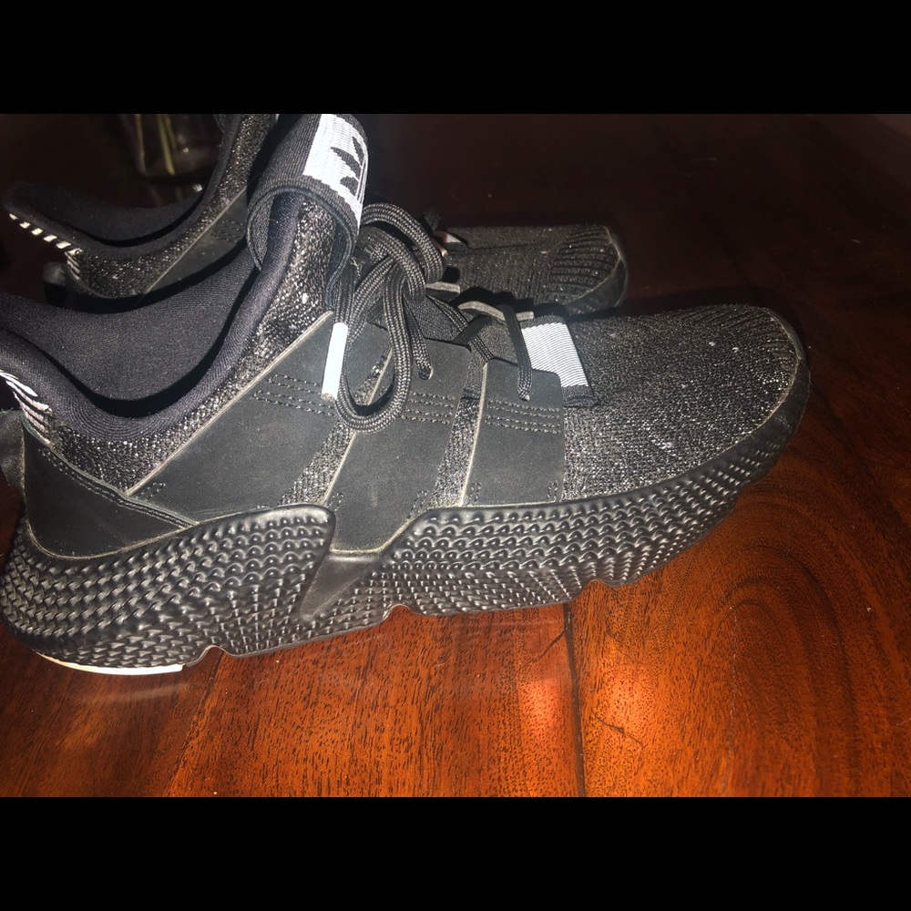 black adidas